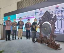 Presiden Direktur PT PERAGA EXPO , Hengky Iriawan , Project Director PT peraga expo , Paul Kingsen , Ketua Umum API Assosiasi Perstektilan Indonesia Jemmy Kartiwasastraatmaja , Direktur industri kulit dan alas kaki dan aneka , Adie Rochmanto Pandiangan , Dirjen industri kimia farmasi dan tekstil Ignatius warsito