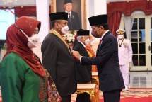 Presiden Jokowi Anugerahkan Tanda Kehormatan Bagi 127 Tokoh