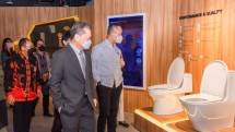 Menperin Agus Gumiwang Kartasasmita saat meninjau pabrik baru PT Kohler Manufacturing Indonesia di Cikarang