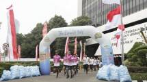 Kampanye &ldquo;The Rising Tide&rdquo; dan Triathlon Bali-Jakarta berbuah positif, produsen didorong perbesar kemasan plastik (upsizing) demi kurangi timbulan sampah.