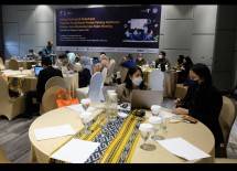 Diskusi kelompok dan coaching clinic para peserta dalam pendaftaran Produk Katalog Elektronik Etalase Jasa Akomodasi dan Paket Meeting di Hotel Mercure, Sabang, Jakarta