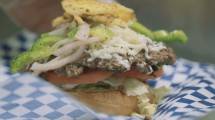 Burger Unta di Restoran Safari Express di Midtown Global Market, Minneapolis, Somalia (Foto:CNN)