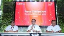 SVP Corporate Communication & Investor Relation Telkom Ahmad Reza (Tengah), VP Network/IT Strategy, Technology & Architecture Telkom Rizal Akbar (Kiri), dan EGM Divisi Information Technology Telkom Sihmirmo Adi (Kanan) pada Press Conference, di Telkom Landmark Tower 