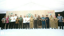 Jajaran management PT Refined Bangka Tin (RBT) bersama dengan perwakilan Kementrian LHK dan jajaran pemerintah pusat Bangka Belitung dalam peresmian Program Reklamasi Berkelanjutan Green For Good PT Refined Bangka Tin (RBT)