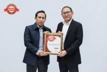 (Kiri-kanan) Direktur Marcom & Network BSM Umat, Risyad Iskandar; Direktur Eksekutif BSM Umat, Sukoriyanto Saputro. Bangun Sejahtera Mitra Umat (BSM Umat) meraih penghargaan Marketing Award 2022 untuk kategori The Best in Social Marketing dengan kategori good.