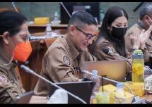 Sandiaga Salahuddin Uno beserta jajaran Kemenparekraf saat Rapat Kerja (Raker) dengan Komisi X DPR RI di Jakarta, Rabu (24/8/2022).