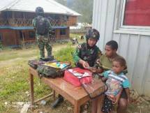 Satgas Pamtas RI PNG Yonif Raider 142 KJ Tingkatkan Kesehatan Masyarakat