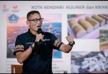 Menparekraf Sandiaga Uno saat menghadiri acara workshop "KaTa Kreatif" di Xbro Cafe Kendari 