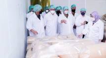 Dirjen IKMA Kemenperin Reni Yanita saat meninjau gula palma produksi IKM