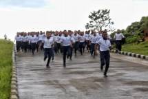 Prajurit Marinir Goura Victoria Sorong Laksanakan Lari 3200 Meter