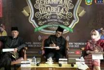 FOTO : Dewan Juri dari kiri; Tatan Daniel, Retno Ayumi, dan Wiwiek Sipala