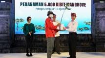 Djarum Trees for Life Ajak Mahasiswa Tanam 5 Ribu Bibit di Bali