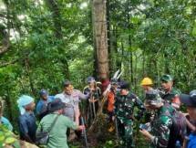 Dansatgas Yonarmed 1 Kostrad Dampingi Dandim 1504 Ambon Peninjauan dan Penegasan Tapal Batas