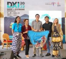 (Kiri ke kanan) Swietenia Puspa Lestari, Founder Divers clean Action, Dr Rita Ramayulis, DCN, M.Kes, Nutrionis, M. Reza Cordova Ph.D, peneliti Pusat Riset Oseanografi Badan Riset dan Inovasi Nasional (BRIN), Febrian, Influencer & Travel Blogger dan Marischka Prudence, Influencer & Travel Blogger dalam Talkshow dengan &ldquo;Sambil Menyelam Minum Sampah?&rdquo; di Pameran Deep and Extreme 2022