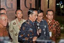 Presiden Jokowi didampingi Menteri PUPR, Menteri Perhubungan, Gubernur DKI saat meresmikan beroperasinya Simpang Susun Semanggi, Jakarta, Kamis (17/8). (Foto: Humas/Anggun)