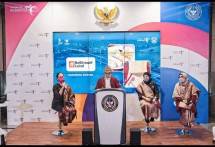 Menparekraf Sandiaga Uno dalam 'Weekly Brief With Sandi Uno' didampingi oleh PLT Deputi Pemasaran Kemenparekraf Ni Wayan Giri Adnyani (kiri), Direktur Tata Kelola Ekonomi Digital Kemenparekraf Yuana Rochma Astuti, dan Direktur Industri Kreatif Fesyen, Desain, dan Kuliner Kemenparekraf Yuke Sri Rahayudi di Gedung Sapta Pesona Jakarta (5/9/2022).