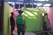 Satgas Yonarmed 1 Kostrad Bantu Renovasi Rumah Milik Tokoh Pemuda Negeri Lisabata Timur