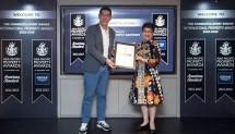 Lim Yoe Tie General Manager Casa Domaine dalam penerimaan penghargaan Asia Pacific Property Awards 