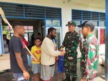 Dansatgas Yonif 126 KC Bantu Proses Pemakaman Warga di Perbatasan Papua