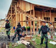 Satgas Pamtas Yonif Raider 142 KJ Yalimo Papua Bantu Pihak Sekolah