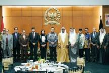 Ketua MPR RI Bambang Soesatyo (Tengah) 