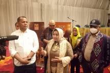 Ketua Umum Komunitas Indonesia Internasional Fashion Art dan UKM (KADIFA) Anna Mariana, bersama Dirjen Politik dan Pemerintahan Umum Kemendagri Bahtiar