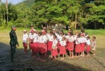 Satgas Yonif 126 KC Keerom Papua Berikan Pendidikan Karakter Sejak Dini 