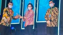 Inspektur Jenderal Kemenperin Masrokhan mewakili Menperin Agus Gumiwang Kartasasmita saat menerima penghargaan Opini WTP dari Kemenkeu