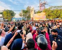 Tiba di Kota Baubau, Masyarakat Sambut Kedatangan Presiden Jokowi