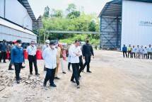 Presiden Jokowi Tinjau Pabrik Aspal