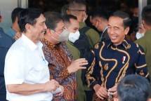Menteri Koordinator Bidang Perekonomian, sekaligus Ketua Umum partai Golkar Airlangga Hartarto, mendampingi Bapak Presiden Joko Widodo menghadiri acara "United Overseas Bank (UOB) Economic Outlook yang digelar di Jakarta, Kamis (29/9) lalu. 