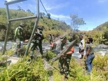 Koramil 1714-02 Ilu Puncak Jaya Papua Melaksanakan Karya Bakti dan Baksos dengan Masyarakat 