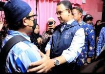 Gubernur DKI Jakarta Anies Rasyid Baswedan didampingi Setda DKI Jakarta Marullah Matali beserta jajaran Forkopimda DKI Jakarta saat melakukan Takziah kekediaman salah satu korban meninggal akibat ambruknya tembok MTs Negeri 9 Jakarta