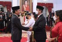 Presiden Jokowi Lantik Hendrar Prihadi Sebagai Kepala LKPP
