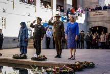 Kasad Jenderal TNI Dudung Abdurachman Letakkan Karangan Bunga di Australian War Memorial