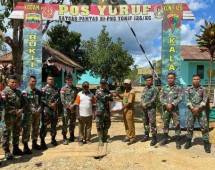 Satgas Yonif 126 KC Terima Penghargaan dari Kepala Distrik Yaffi