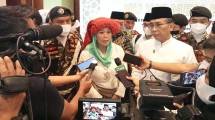 Ketua Organizing Committee (OC) NU Women, Zannuba Ariffah Chafsoh dan Ketua Umum PBNU, KH. Yahya Cholil Staquf