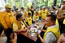 Ketua MPR RI Bersama Ketum Golkar Airlangga Hartarto Ikuti Jalan Sehat HUT Partai Golkar