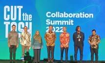 Menperin Agus Gumiwang Kartasasmita di dampingi Presiden Direktur untuk Multi Bintang Indonesia Rene Sanchez Valle beserta partisipan dalam acara Cut the Tosh Collaboration Summit.