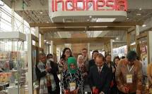 Dirjen Industri Agro Kemenperin Putu Juli Ardika bersama Duta Besar Indonesia untuk Perancis Mohamad Oemar saat membuka Paviliun Indonesia di pameran SIAL Paris 2022