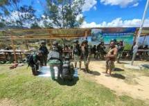 Satgas Yonif 203 AK Pos Popome Adakan Karya Bhakti di Pasar Popome 
