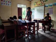 Babinsa Koramil 1710-01 Kokonao Turut Bantu Mengajar di Sekolah