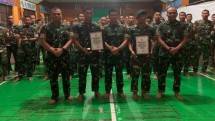 Aksi Heroik Dua Personel TNI AD Padamkan Api Saat Kebakaran Di Kompleks Dolog Asmat Terima Penghargaan dari Danrem 174/ATW Merauke