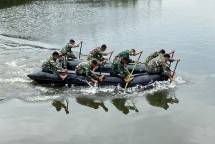Tim Binsat Yonpom 1 Marinir Laksanakan Latihan Dayung Perahu Karet
