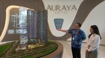 Reynaldo Mahogi, Sales Manager Auraya Suites dan Dian Sastrowardoyo 