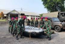 Prajurit Menart 2 Mar Periksa Kesiapan Perlengkapan SAR