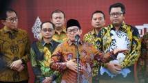 Ketua Umum PKB Muhaimin Iskandar didampingi delegasi PKB memberikan keterangan pers usai bertemu dengan Presiden Jokowi. Senin (31/10/2022), di Istana Kepresidenan Jakarta. Foto: BPMI Setpres 
