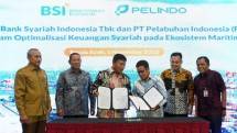 Dari ki-ka: Kepala Biro Ekonomi Provinsi Aceh Amirullah, Direktur Wholesale & Transaction Banking BSI Zaidan Novari, Wakil Direktur Utama BSI Bob Tyasika Ananta, Wakil Direktur Utama Pelindo Hambra, Direktur Keuangan Pelindo Mega Satria, Kepala Kantor Perwakilan BI Aceh Achris Sarwani saat penandatanganan Perjanjian Kerja Sama BSI dengan Pelindo terkait layanan jasa perbankan melalui sistem host to host di Banda Aceh 