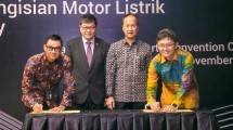 Menteri Perindustrian Agus Gumiwang Kartasasmita pada acara penandatanganan MoU Kerjasama Pembangunan Stasiun Pengisian Listrik Umum (SPLU) antara PLN dengan ION Mobility