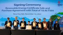 Penandatanganan Sertifikat Energi Terbarukan atau Renewable Energy Certificate (REC) oleh Tedy Harjanto selaku CEO MIG dalam gelaran acara The Energy Transition Day